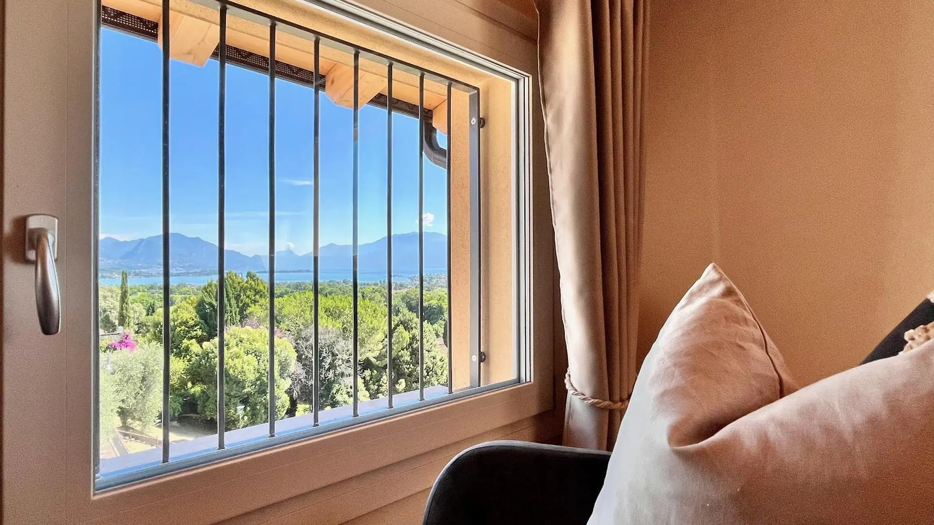 Antica Corte - Attico & Lake View Montinelle 0*,  イタリア
